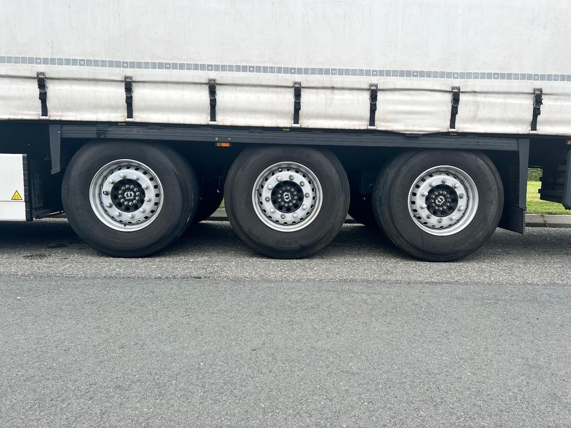54841352-19.jpg